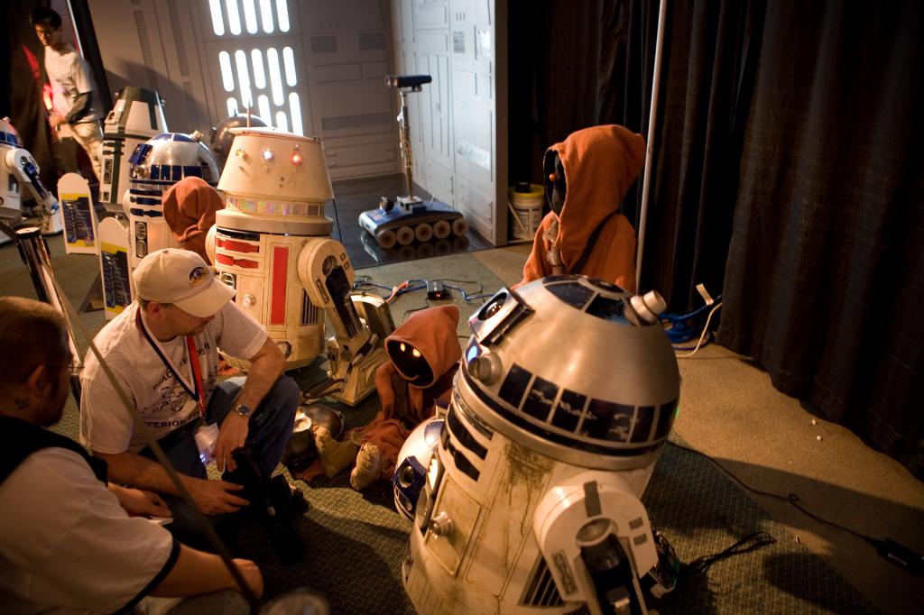 R2 and Robot Crafters